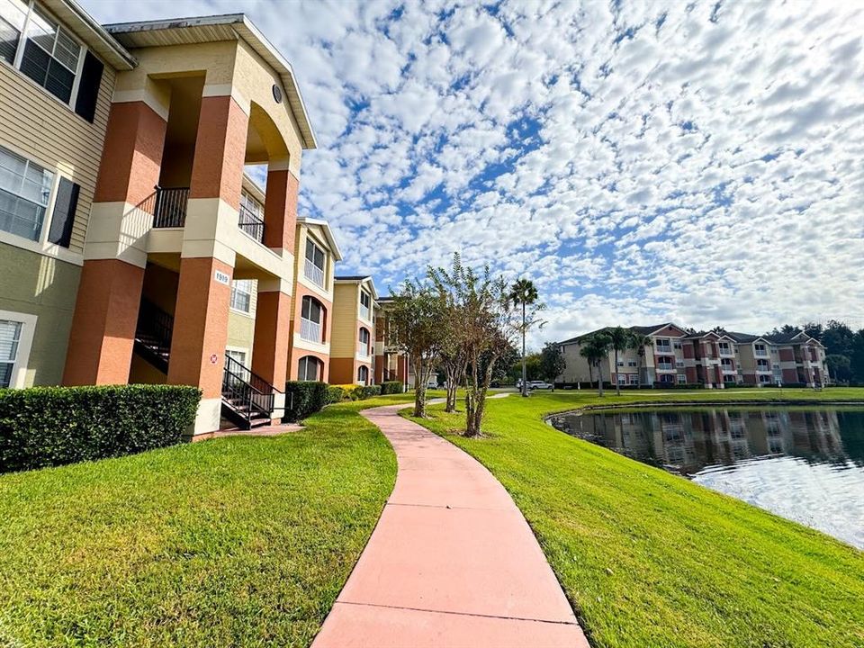 For Sale: $242,000 (2 beds, 2 baths, 975 Square Feet)