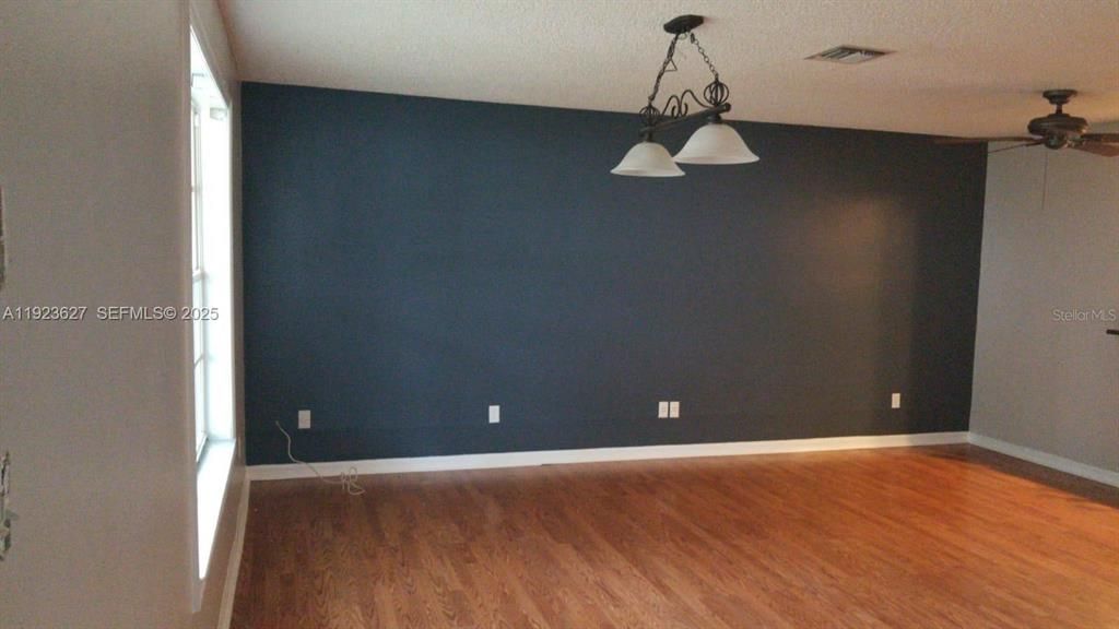 出租: $2,450 (3 贝兹, 2 浴室, 1485 平方英尺)