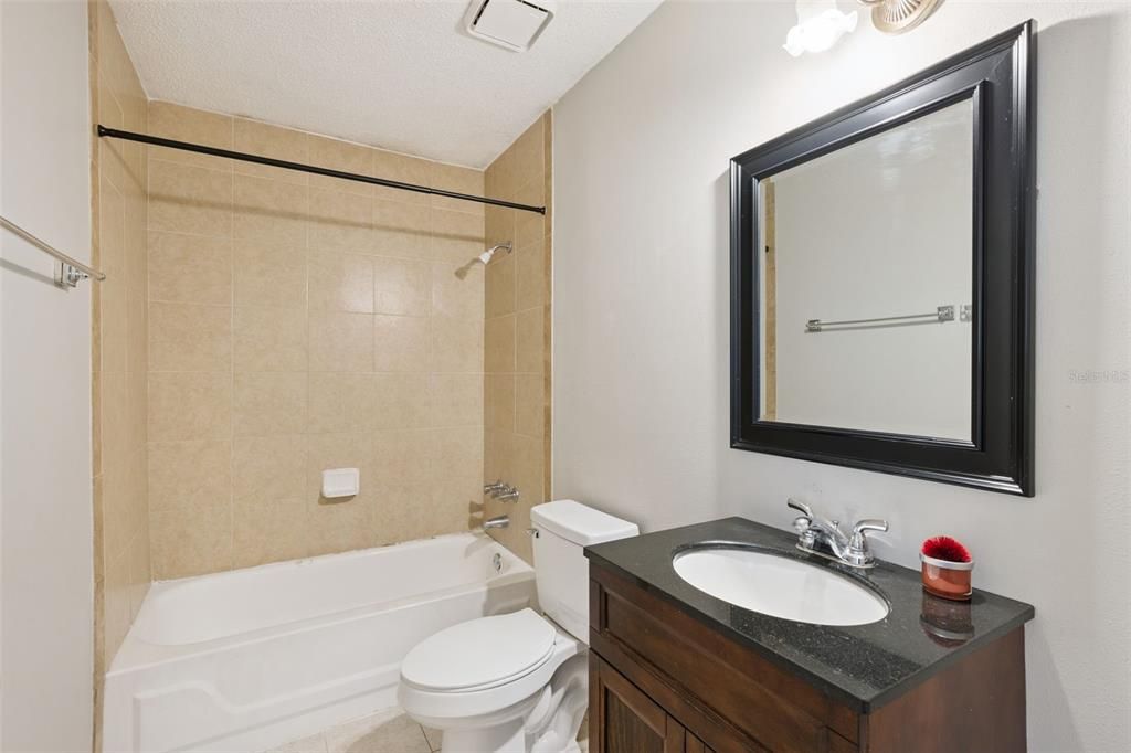 For Sale: $150,000 (2 beds, 2 baths, 984 Square Feet)