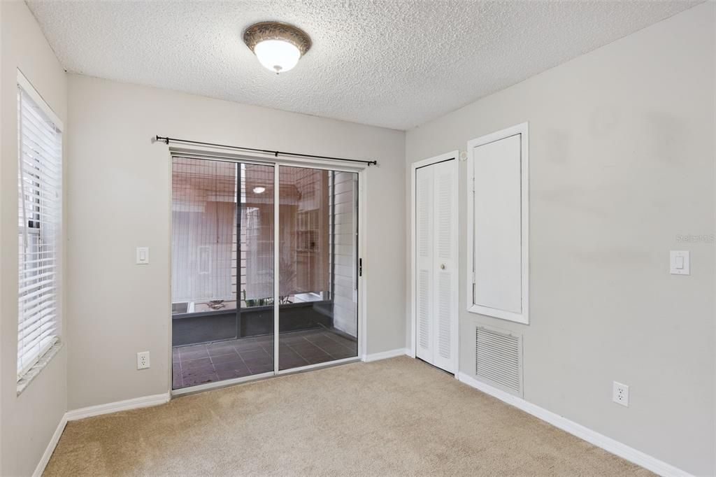 For Sale: $150,000 (2 beds, 2 baths, 984 Square Feet)