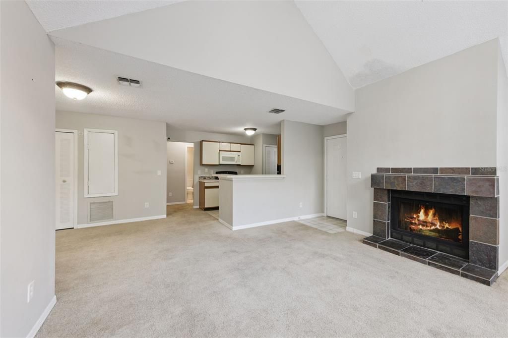 For Sale: $150,000 (2 beds, 2 baths, 984 Square Feet)