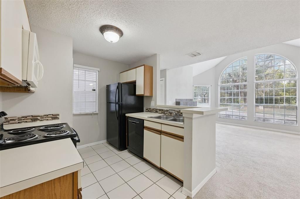 For Sale: $150,000 (2 beds, 2 baths, 984 Square Feet)
