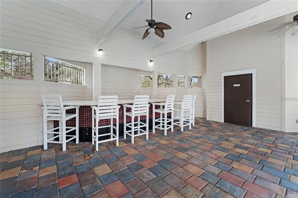 For Sale: $150,000 (2 beds, 2 baths, 984 Square Feet)