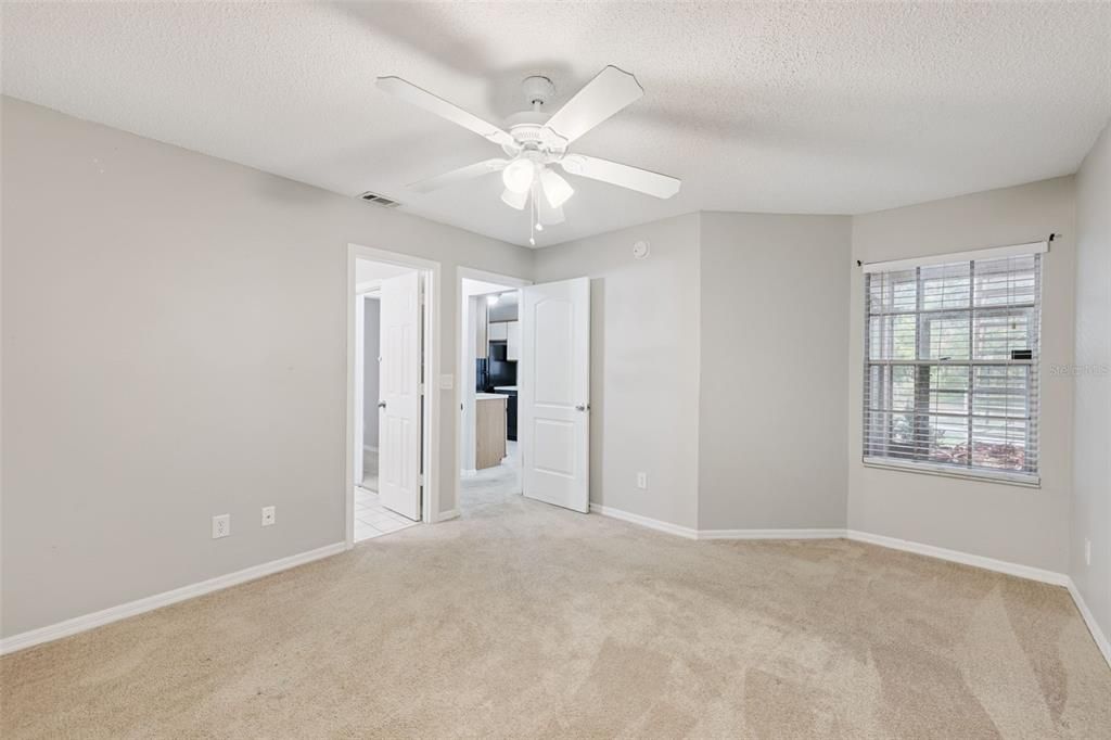 For Sale: $150,000 (2 beds, 2 baths, 984 Square Feet)