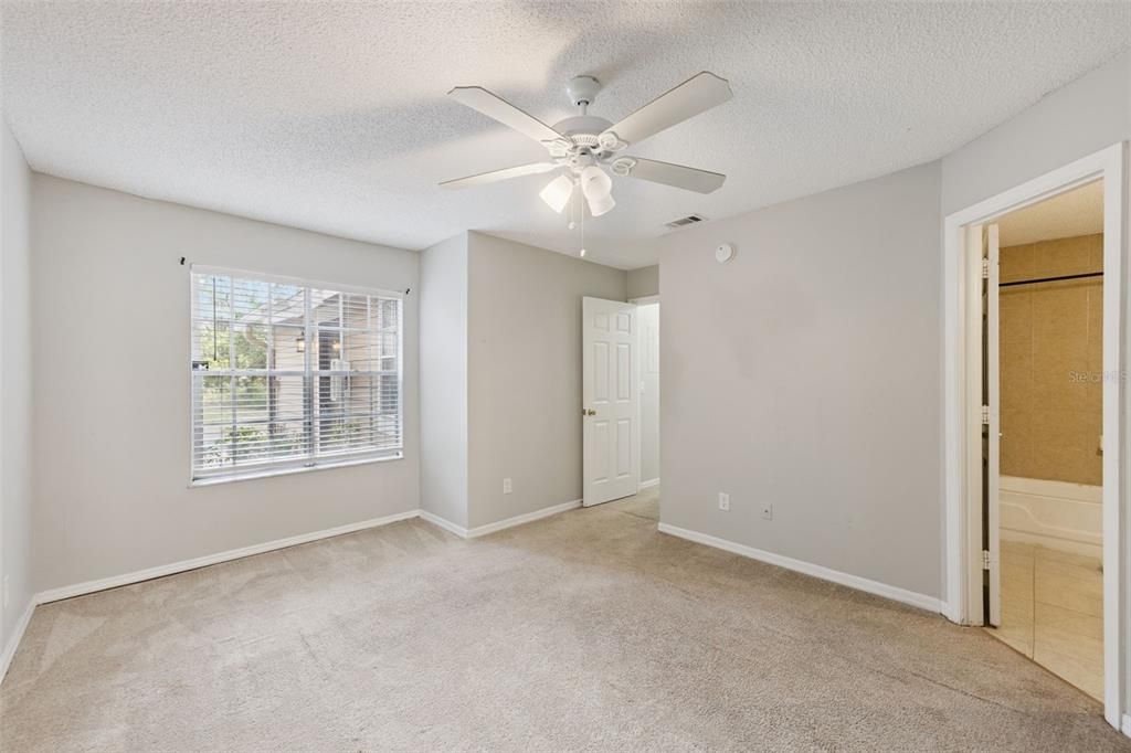 For Sale: $150,000 (2 beds, 2 baths, 984 Square Feet)