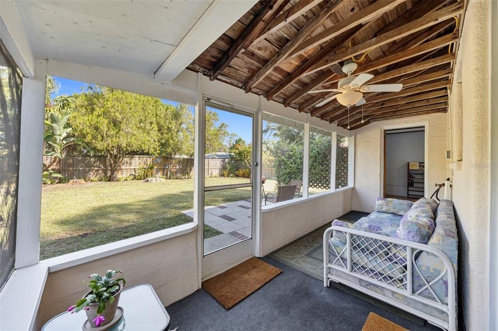 待售: $399,000 (2 贝兹, 1 浴室, 831 平方英尺)