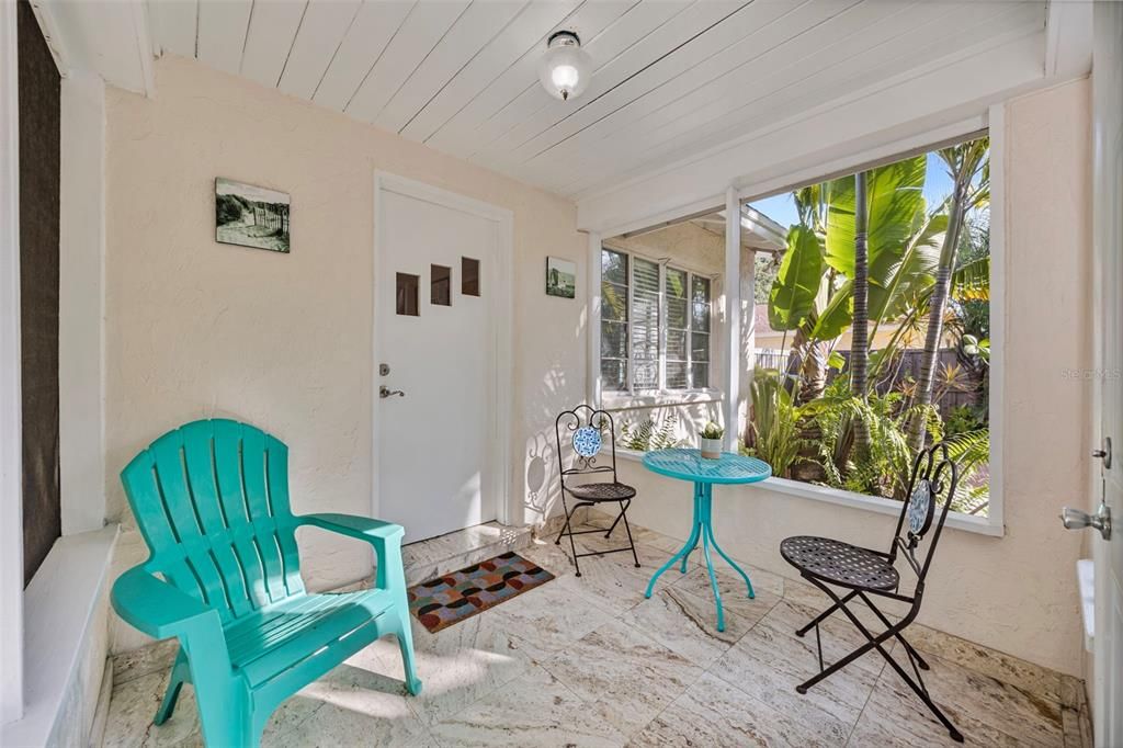 待售: $399,000 (2 贝兹, 1 浴室, 831 平方英尺)