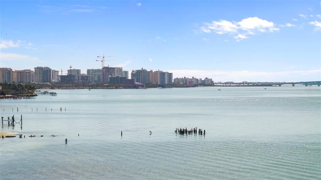 待售: $399,000 (2 贝兹, 1 浴室, 831 平方英尺)