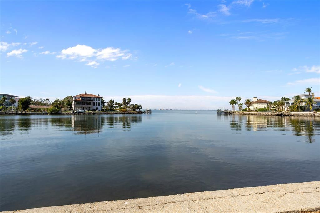 待售: $399,000 (2 贝兹, 1 浴室, 831 平方英尺)