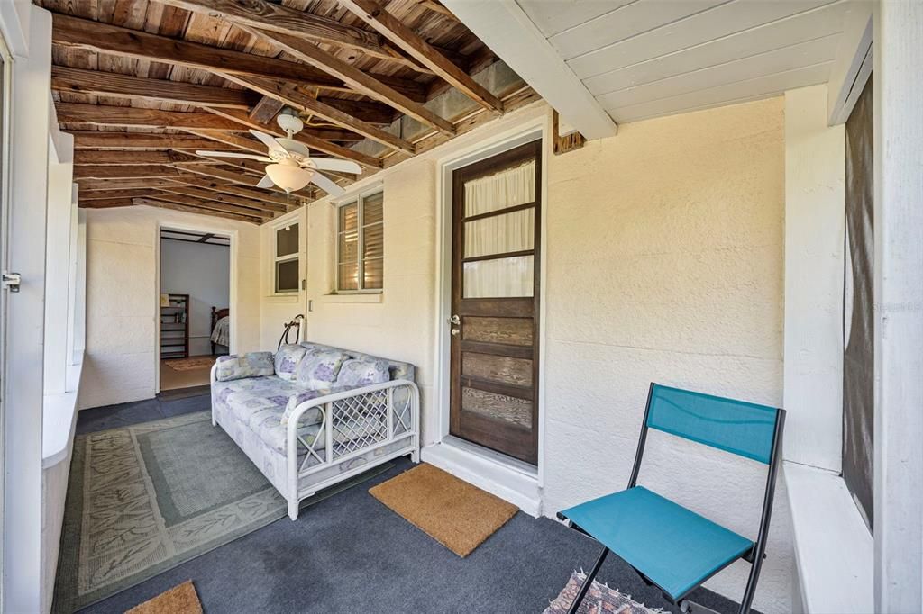 待售: $399,000 (2 贝兹, 1 浴室, 831 平方英尺)