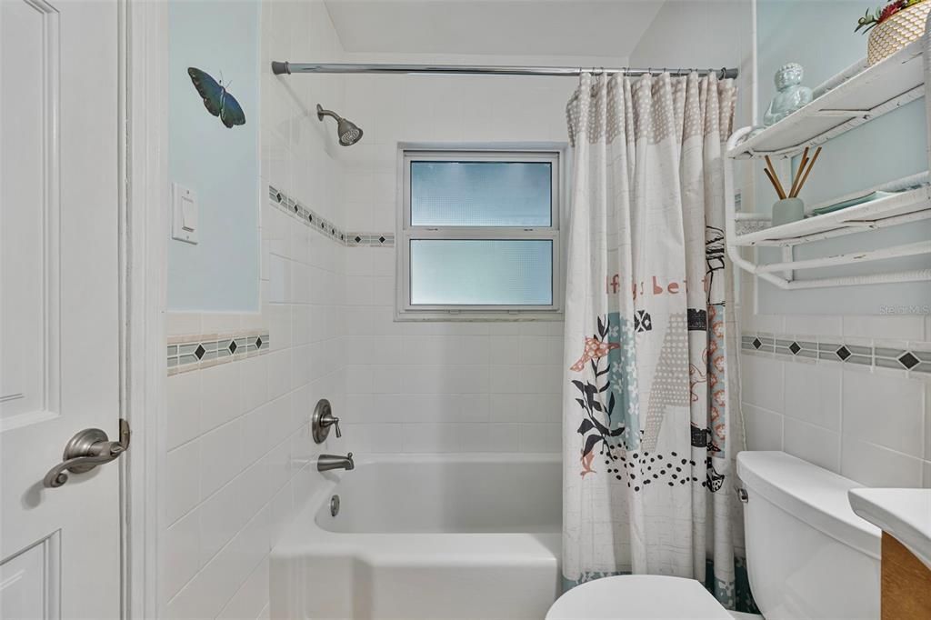 待售: $399,000 (2 贝兹, 1 浴室, 831 平方英尺)