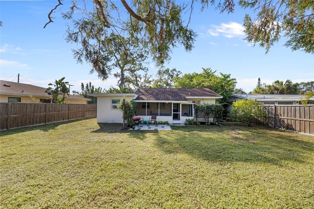 待售: $399,000 (2 贝兹, 1 浴室, 831 平方英尺)