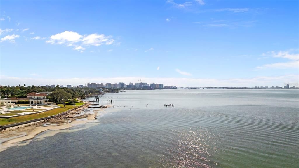 待售: $399,000 (2 贝兹, 1 浴室, 831 平方英尺)