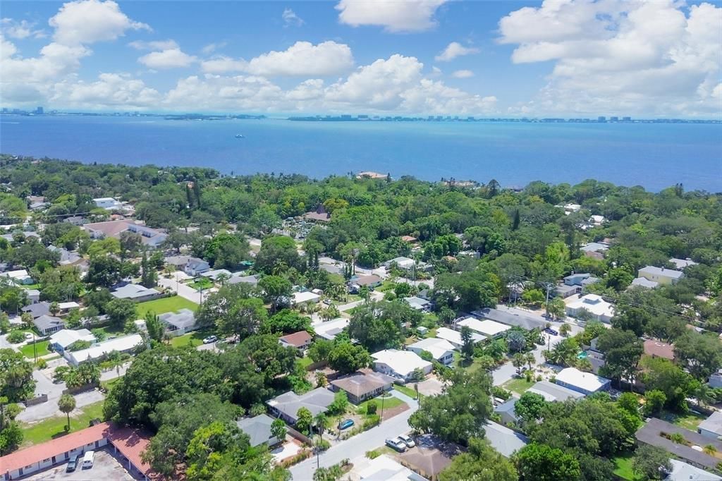 待售: $399,000 (2 贝兹, 1 浴室, 831 平方英尺)