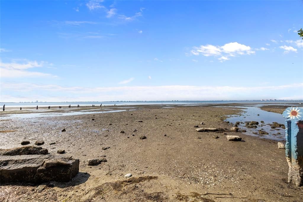 待售: $399,000 (2 贝兹, 1 浴室, 831 平方英尺)