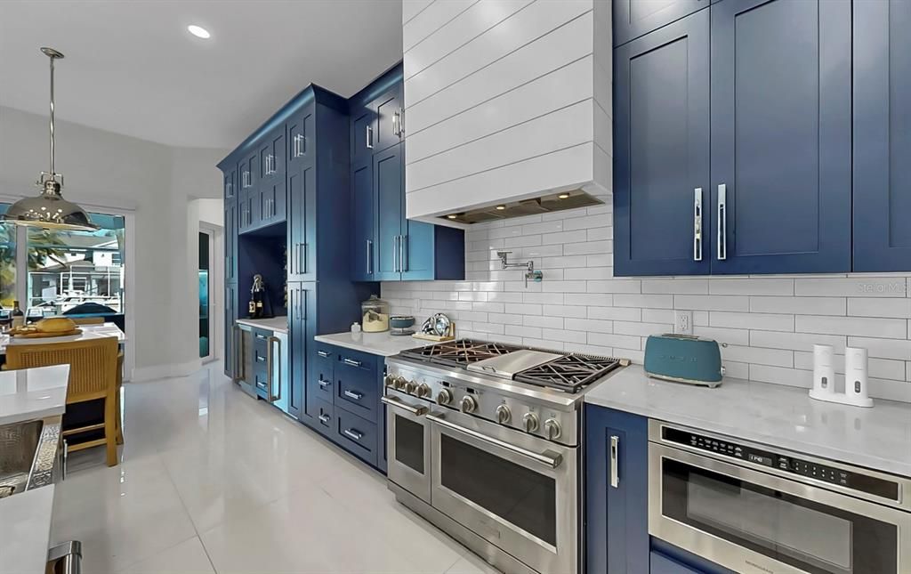 En Venta: $1,599,000 (4 camas, 3 baños, 2843 Pies cuadrados)