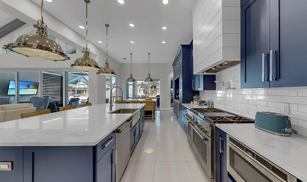 En Venta: $1,599,000 (4 camas, 3 baños, 2843 Pies cuadrados)