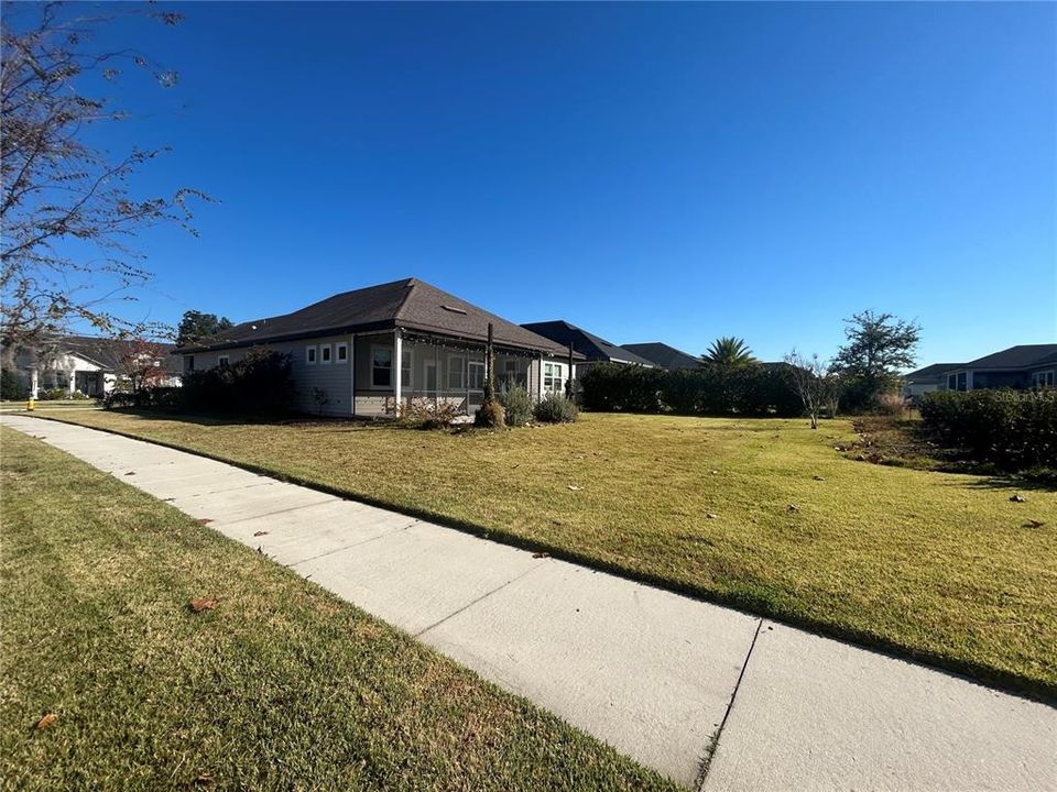 For Rent: $2,900 (3 beds, 2 baths, 2523 Square Feet)