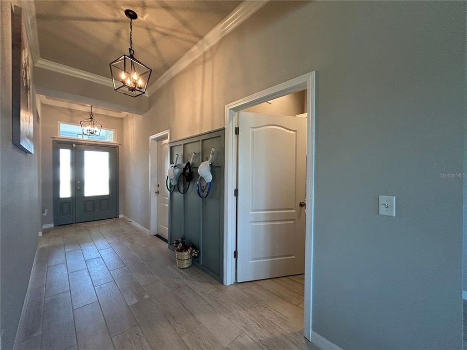 For Rent: $2,900 (3 beds, 2 baths, 2523 Square Feet)