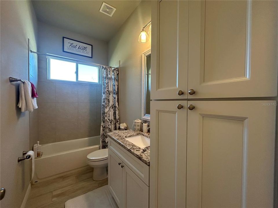 For Rent: $2,900 (3 beds, 2 baths, 2523 Square Feet)