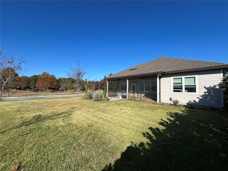 For Rent: $2,900 (3 beds, 2 baths, 2523 Square Feet)