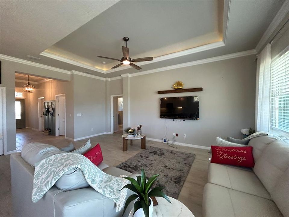 For Rent: $2,900 (3 beds, 2 baths, 2523 Square Feet)