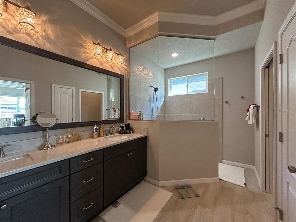 For Rent: $2,900 (3 beds, 2 baths, 2523 Square Feet)