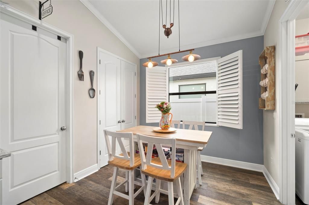 待售: $565,000 (4 贝兹, 3 浴室, 2027 平方英尺)