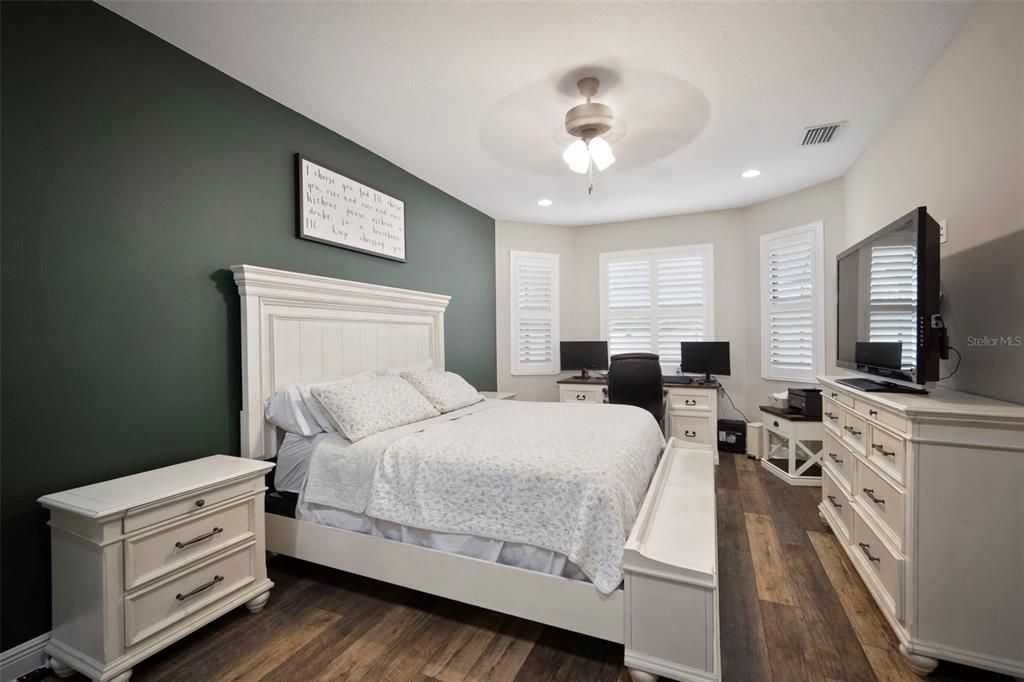 待售: $565,000 (4 贝兹, 3 浴室, 2027 平方英尺)