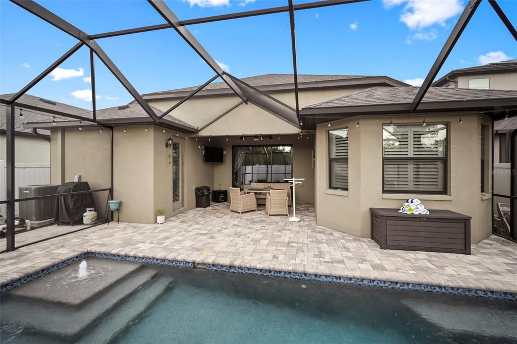 待售: $565,000 (4 贝兹, 3 浴室, 2027 平方英尺)