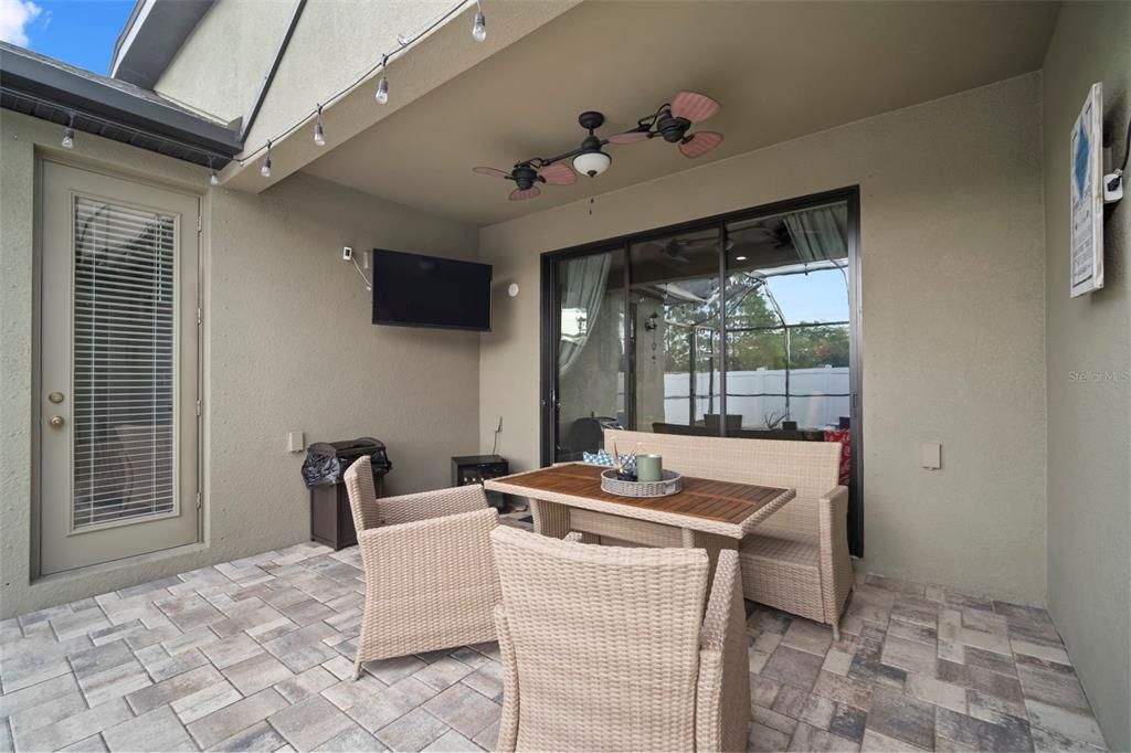 待售: $565,000 (4 贝兹, 3 浴室, 2027 平方英尺)