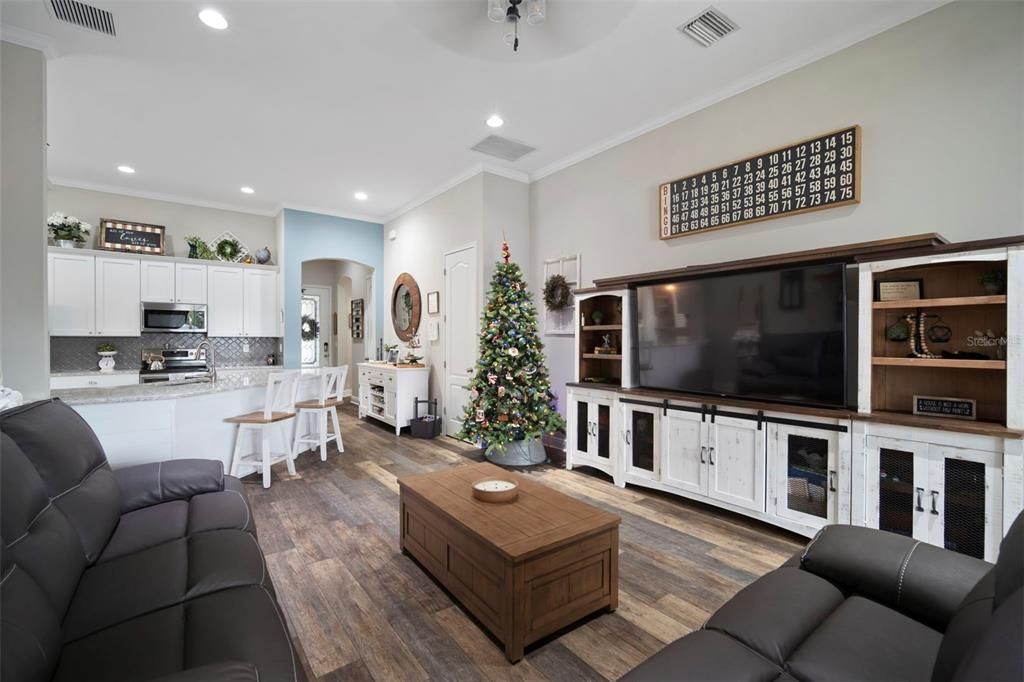 待售: $565,000 (4 贝兹, 3 浴室, 2027 平方英尺)