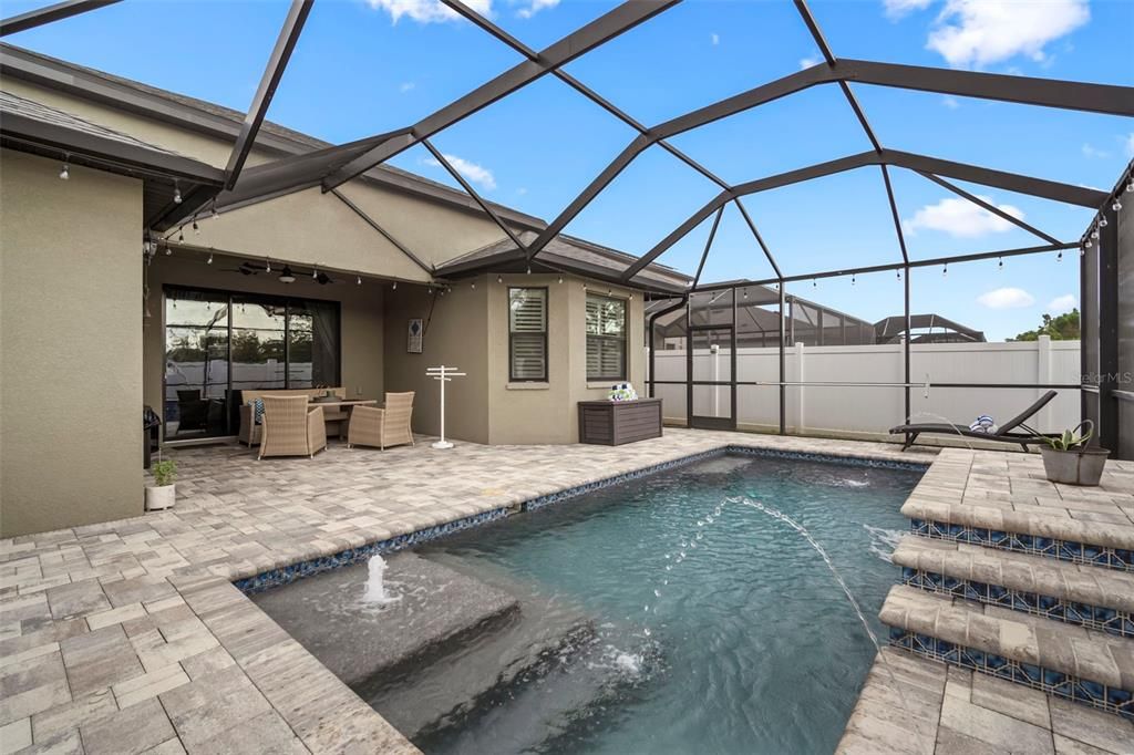 待售: $565,000 (4 贝兹, 3 浴室, 2027 平方英尺)