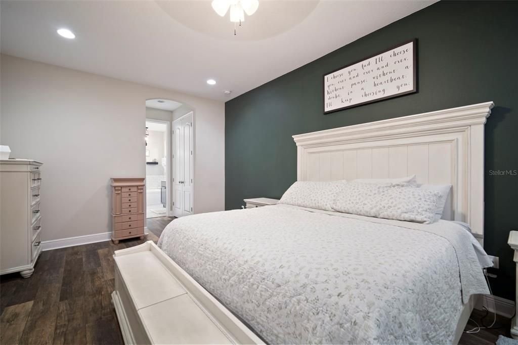 待售: $565,000 (4 贝兹, 3 浴室, 2027 平方英尺)