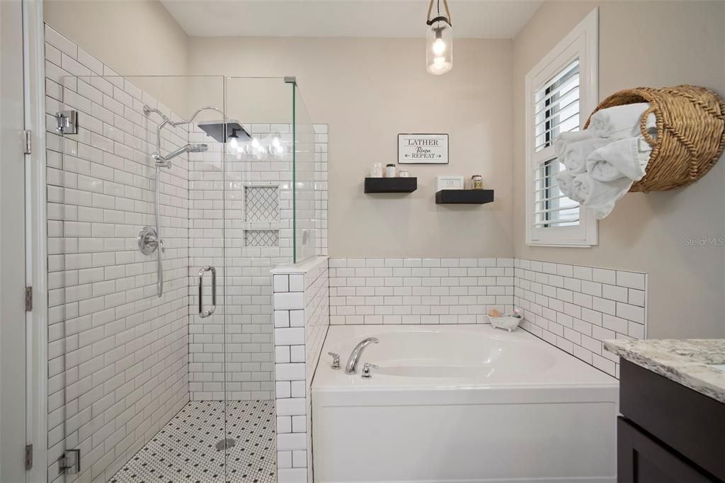 待售: $565,000 (4 贝兹, 3 浴室, 2027 平方英尺)