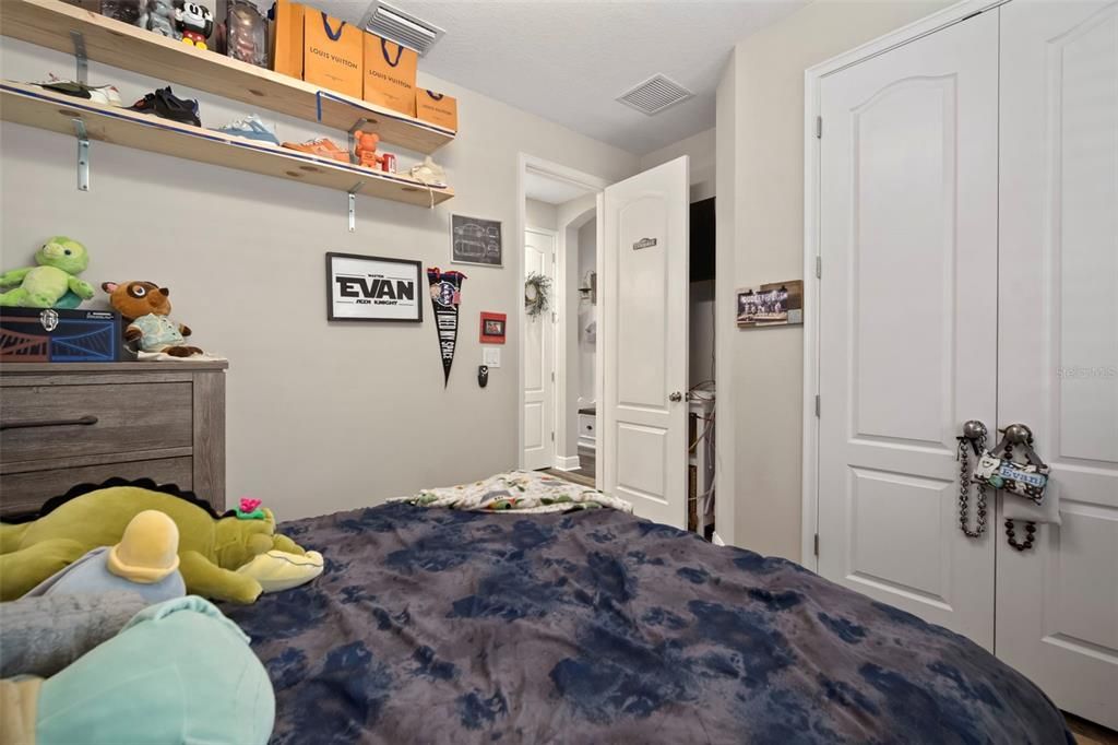 待售: $565,000 (4 贝兹, 3 浴室, 2027 平方英尺)