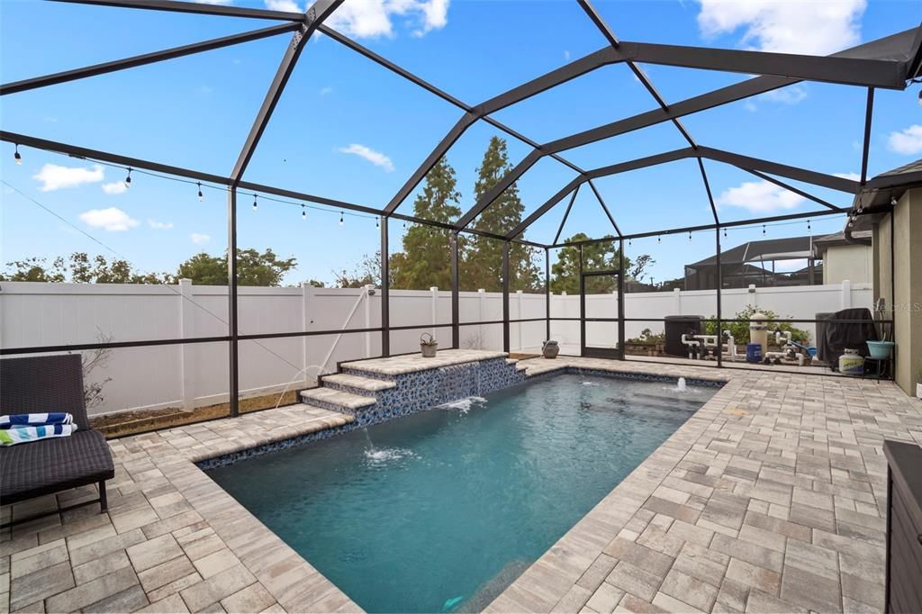 待售: $565,000 (4 贝兹, 3 浴室, 2027 平方英尺)