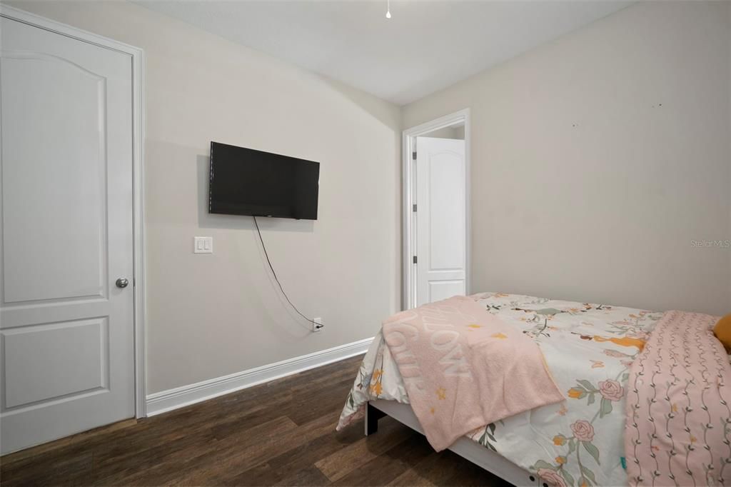 待售: $565,000 (4 贝兹, 3 浴室, 2027 平方英尺)