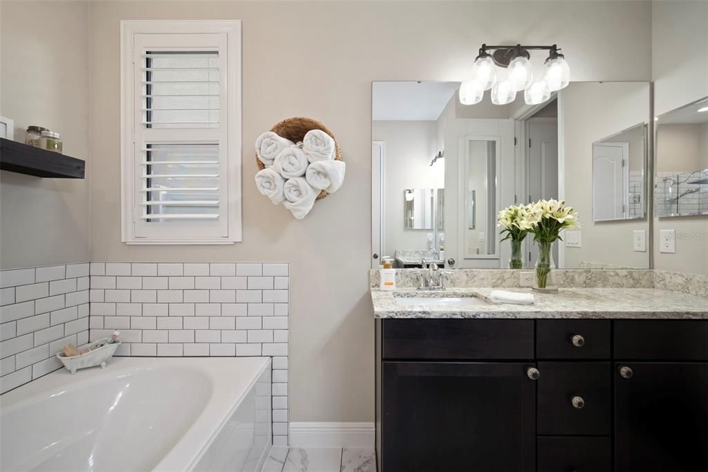 待售: $565,000 (4 贝兹, 3 浴室, 2027 平方英尺)