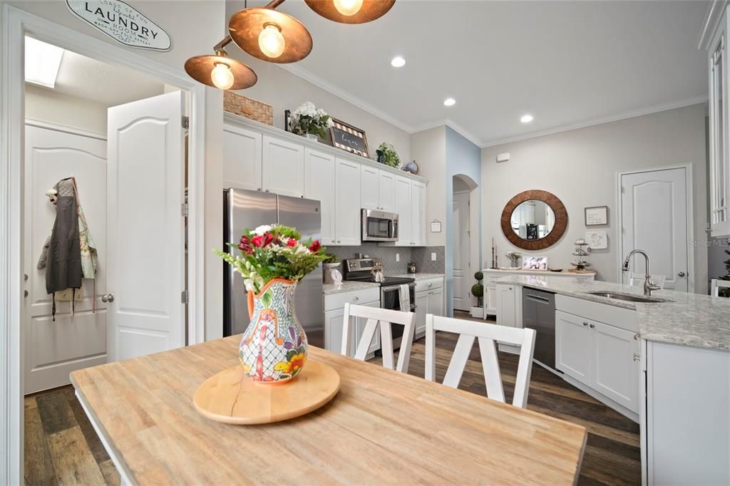 待售: $565,000 (4 贝兹, 3 浴室, 2027 平方英尺)