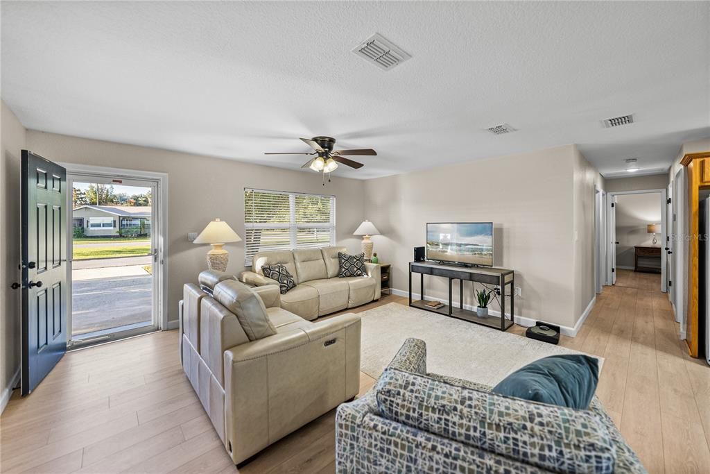 待售: $400,000 (3 贝兹, 2 浴室, 1356 平方英尺)