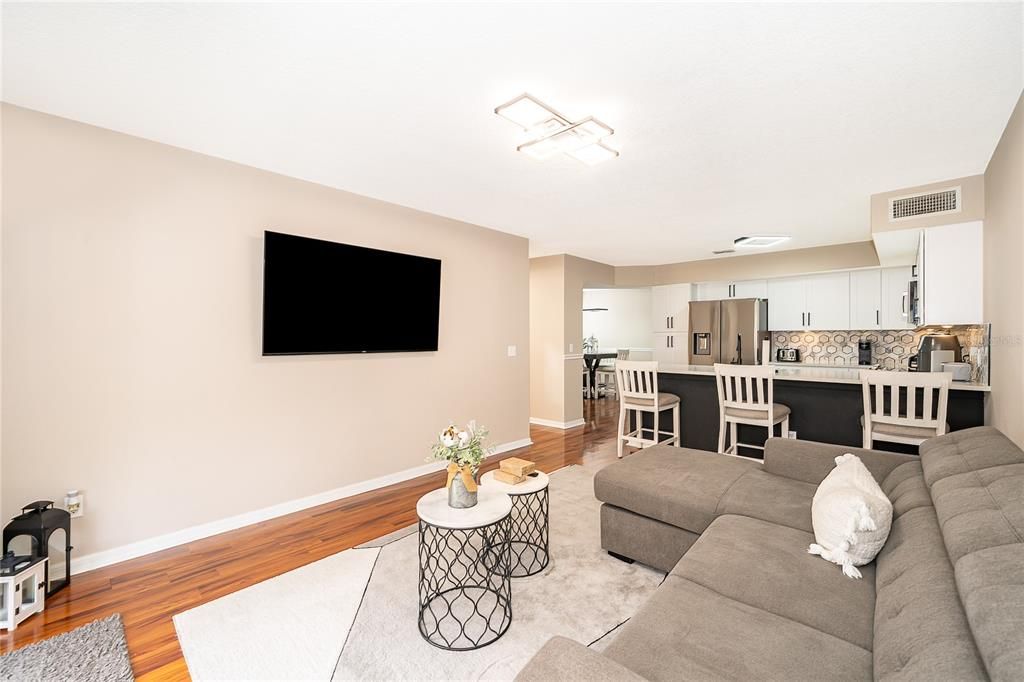 待售: $374,900 (3 贝兹, 2 浴室, 1949 平方英尺)