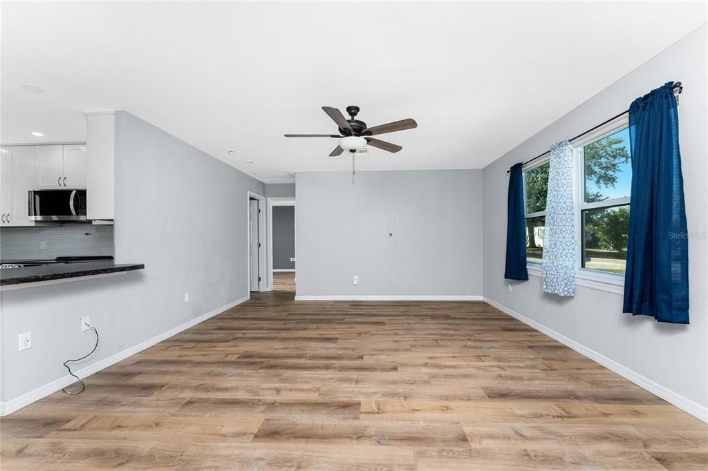 For Sale: $199,000 (2 beds, 2 baths, 962 Square Feet)