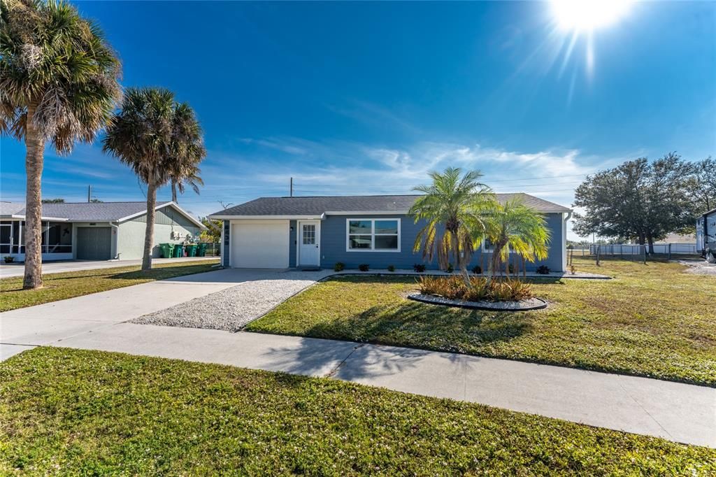 For Sale: $199,000 (2 beds, 2 baths, 962 Square Feet)