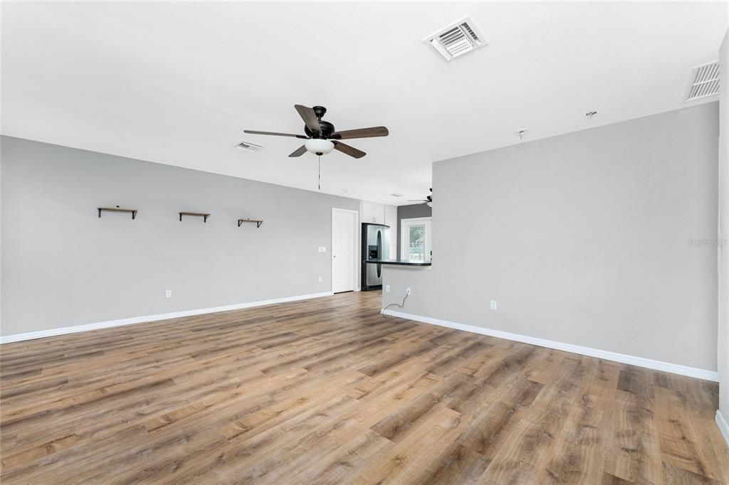 For Sale: $199,000 (2 beds, 2 baths, 962 Square Feet)