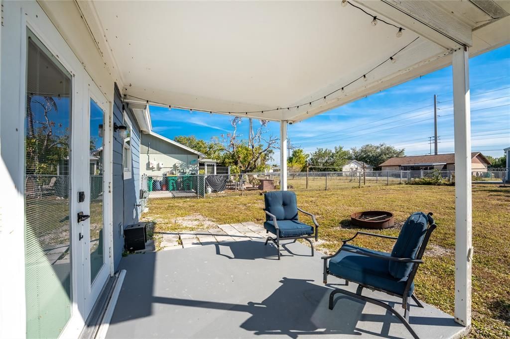 For Sale: $199,000 (2 beds, 2 baths, 962 Square Feet)