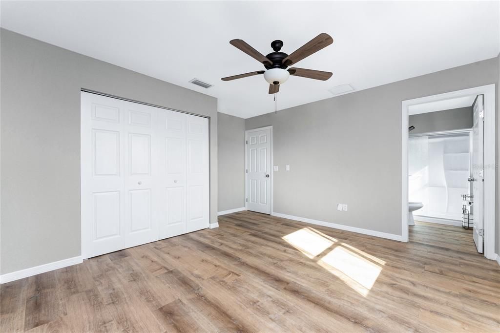 For Sale: $199,000 (2 beds, 2 baths, 962 Square Feet)