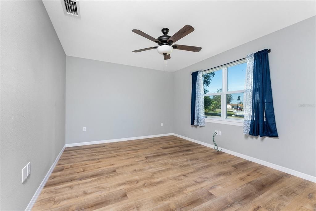 For Sale: $199,000 (2 beds, 2 baths, 962 Square Feet)