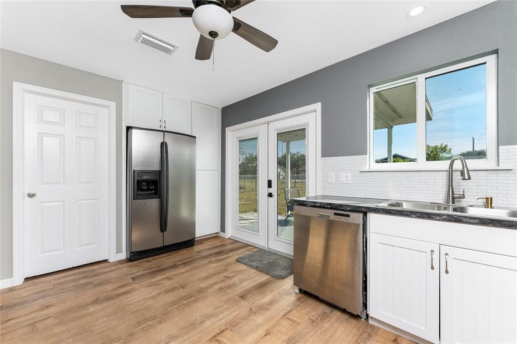 For Sale: $199,000 (2 beds, 2 baths, 962 Square Feet)