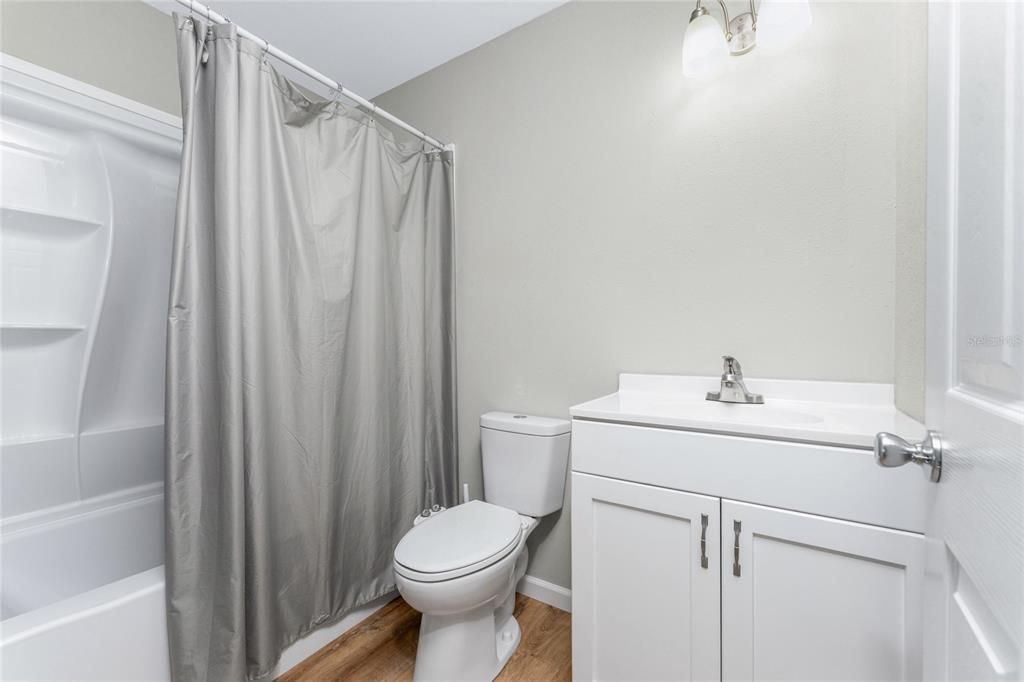 For Sale: $199,000 (2 beds, 2 baths, 962 Square Feet)